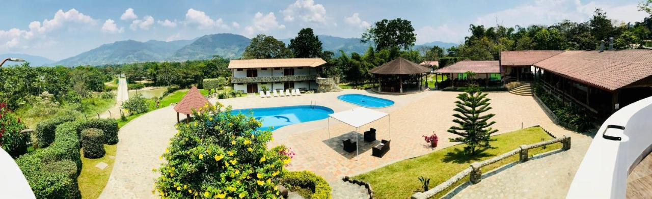 Hosteria Tierra Dorada Yantzaza Ngoại thất bức ảnh