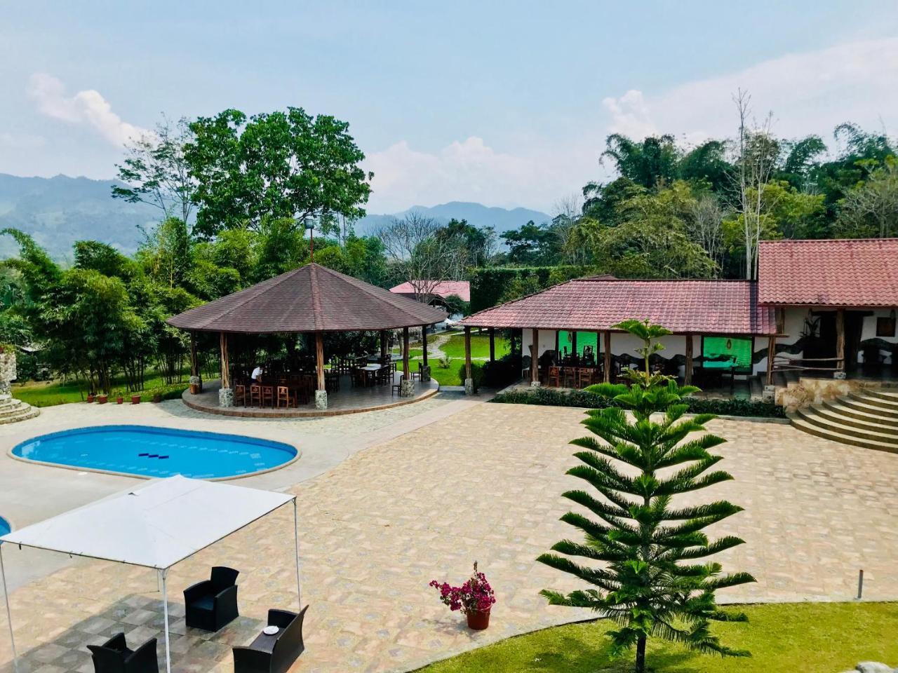 Hosteria Tierra Dorada Yantzaza Ngoại thất bức ảnh