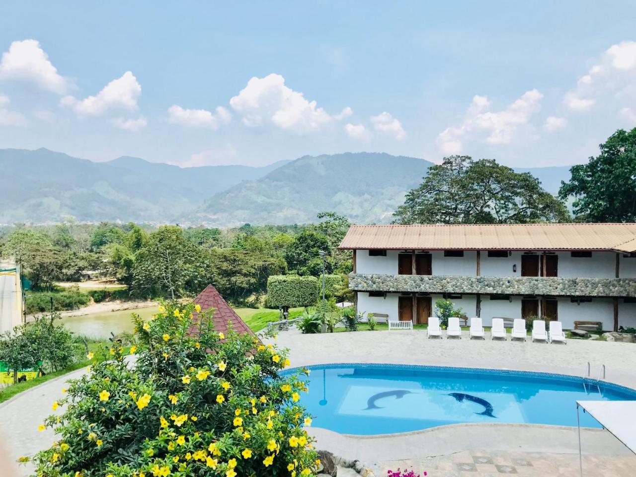 Hosteria Tierra Dorada Yantzaza Ngoại thất bức ảnh