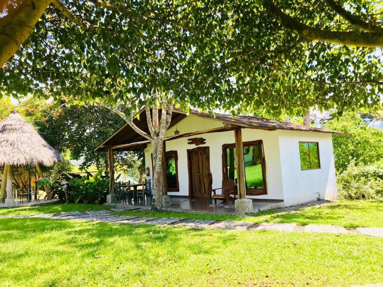 Hosteria Tierra Dorada Yantzaza Ngoại thất bức ảnh
