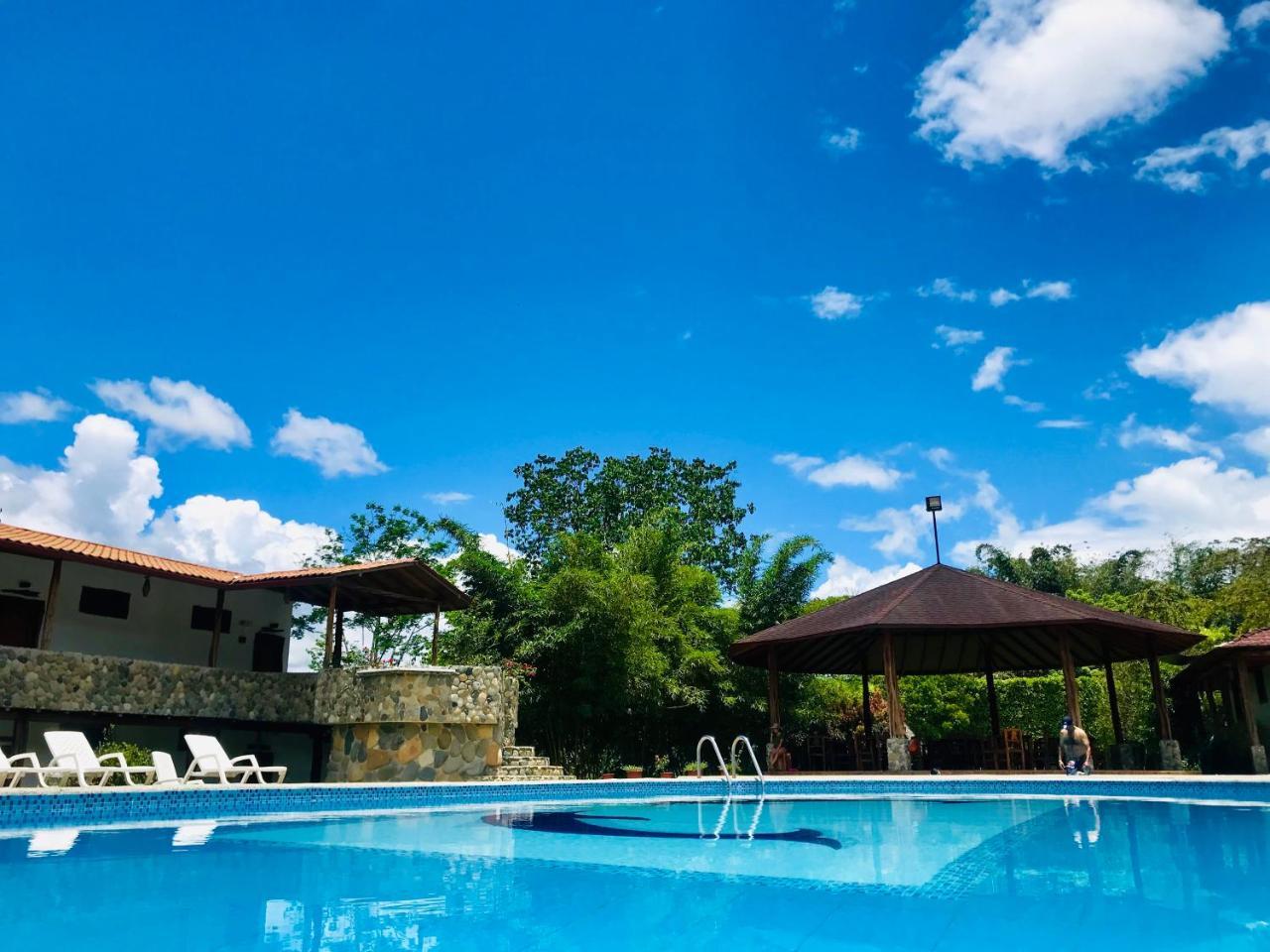 Hosteria Tierra Dorada Yantzaza Ngoại thất bức ảnh