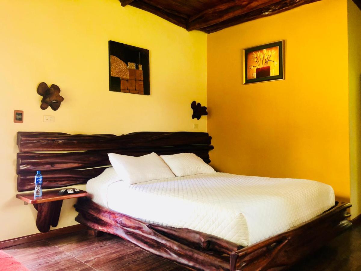 Hosteria Tierra Dorada Yantzaza Ngoại thất bức ảnh